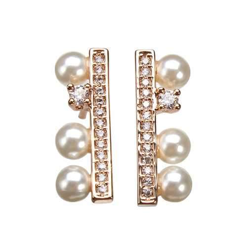 Pearl Ear Stud