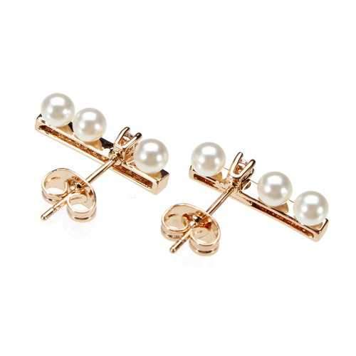 Pearl Ear Stud